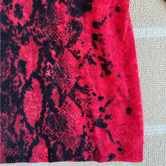 Lord & Taylor Cashmere Sweater Lightweight Classic Work Red Black Snake Print M - Picture 5 of 5